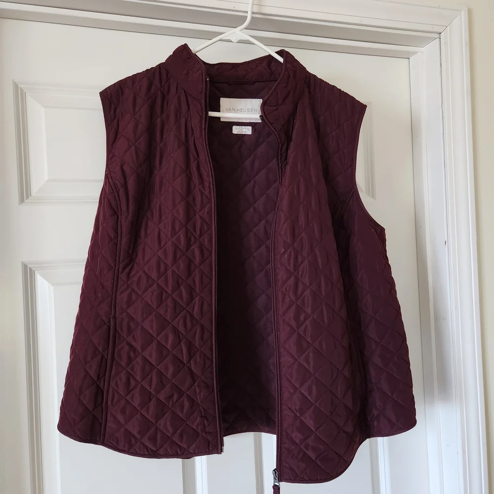 Van Heusen Women's Quilted Vest - Burgundy - Picture 1 of 4